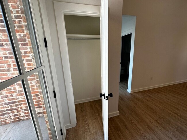Building Photo - Stunning 3 Bedroom in Friendship - Pre lea...