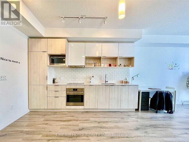 Building Photo - 52 Forest Manor Rd