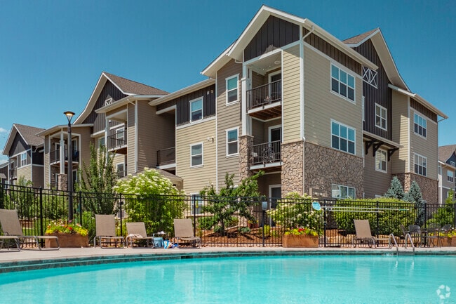 Apartamentos Bucking Horse - piscina - Bucking Horse Apartments