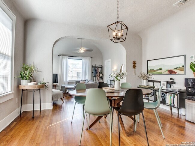 Foto del edificio - 814 W Gramercy Pl