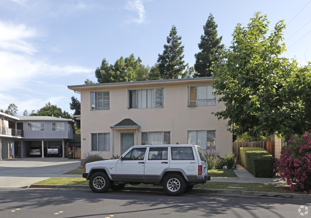 Building Photo - 35 Atherwood Ave
