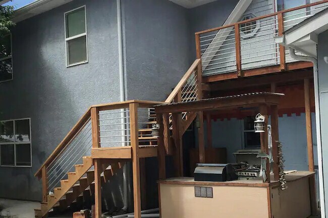 Entrada privada - 816 Chestnut St