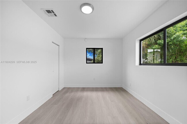 Foto del edificio - 2983 NW 1st St