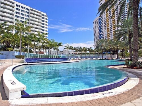 Flamingo South Beach Tower Apartments Miami Fl South Tower Pool Flamingo Beach