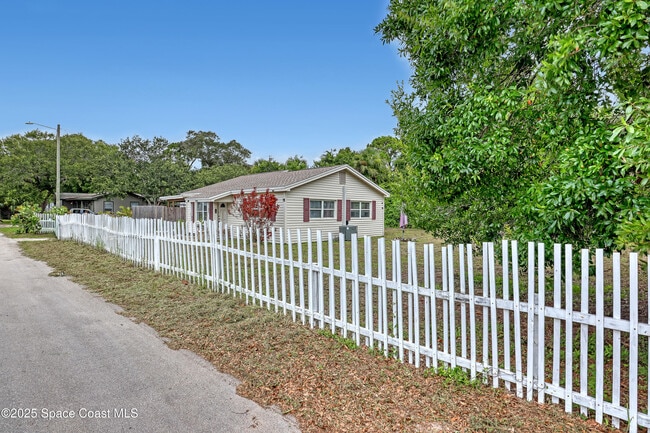 Building Photo - 2759 Myers Dr NE