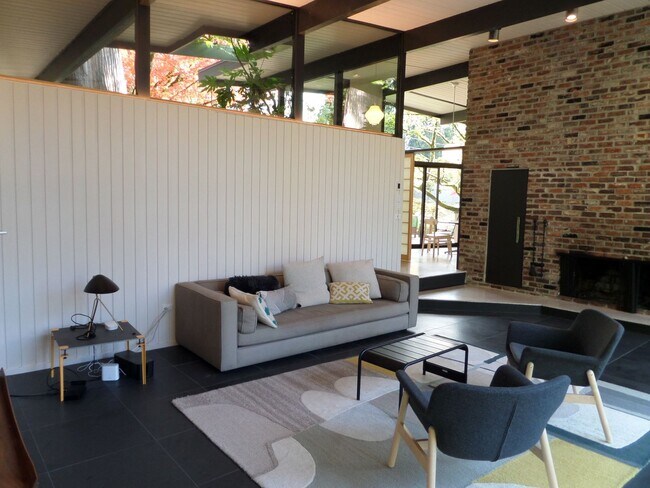 Building Photo - Incredible 3-Bedroom Mid-Century Stunner on Mercer Island! Huge Yard and Central A/C!!