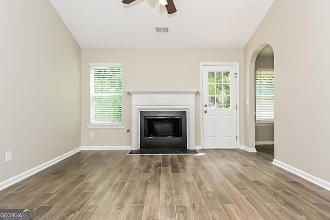 Foto del edificio - 350 Summer Hill Cir
