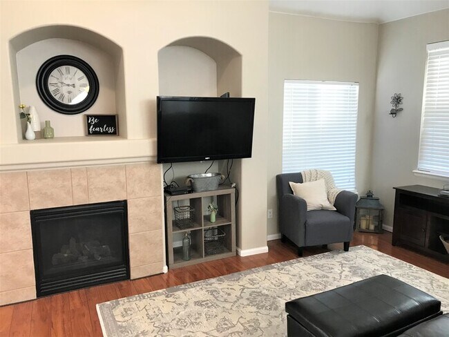 Building Photo - Gorgeous Townhome in Highlands Ranch