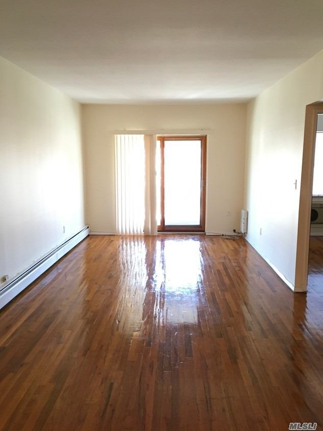 Building Photo - 2560 Cropsey Ave