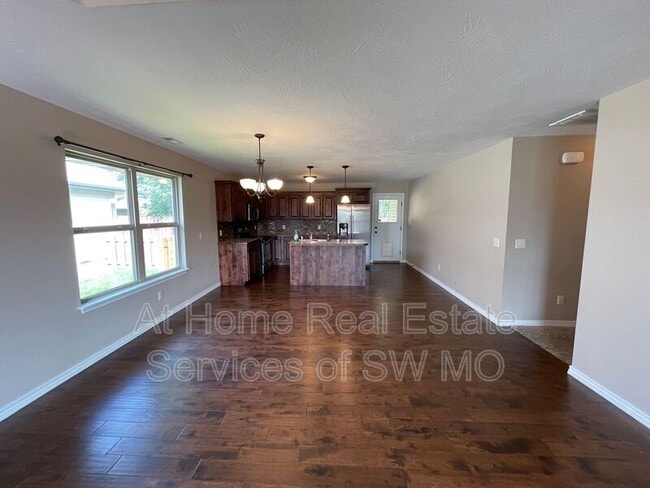 Building Photo - 1298 S Venice Ave