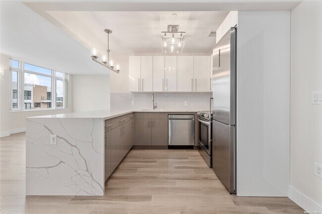 Foto del edificio - 103-14 Northern Blvd
