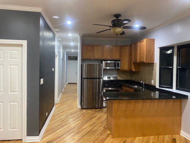 Kitchen - 1450 N Fairfield Ave