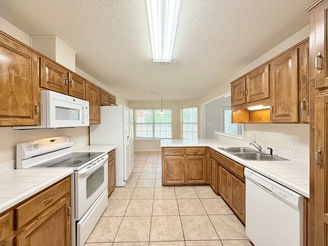 Building Photo - Spacious 4-Bedroom Home - Woodbine Springs