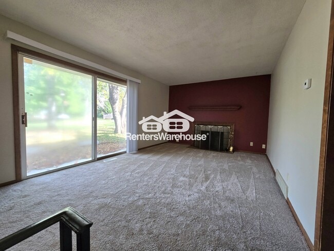 Foto del edificio - 32 Woodpecker Ridge Rd