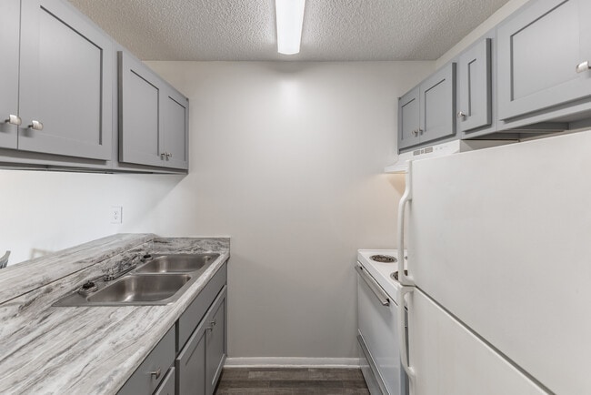 Building Photo - Chasewood Village