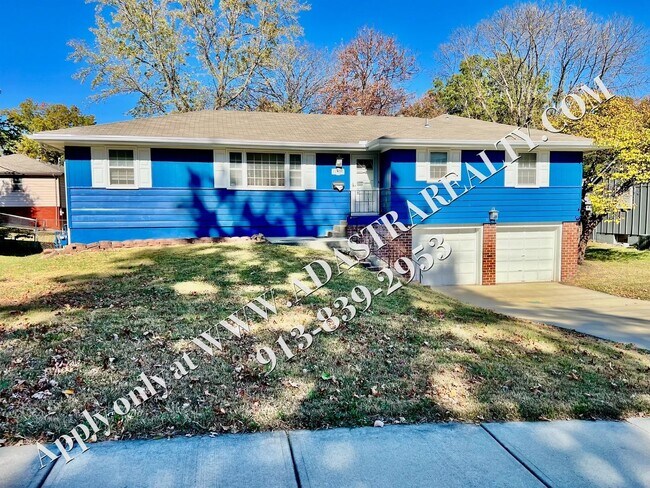 Building Photo - Great 3 Bed 2.5 Bath Raised Ranch in Shawn...