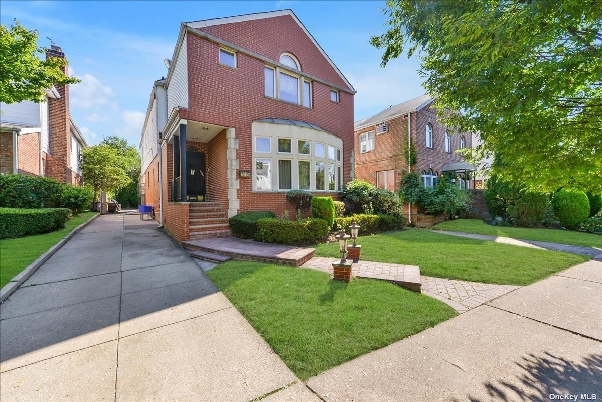 Primary Photo - 72-23-72137 137th St