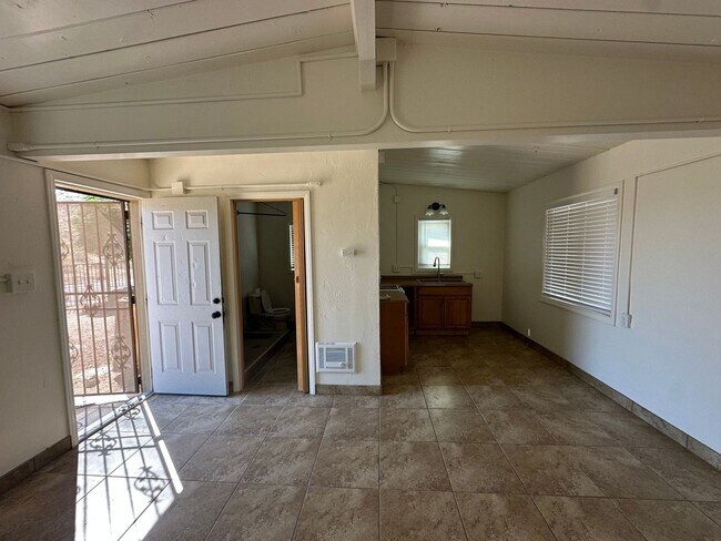 Foto del edificio - 1 BEDROOM 1 BATH APPLE VALLEY HOME