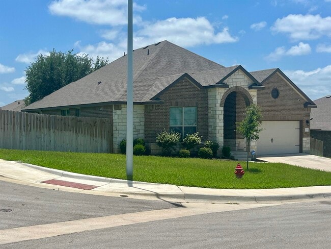 Building Photo - 1333 Spicewood Dr