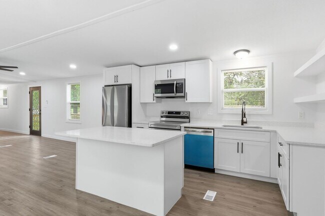 Foto del edificio - 19856 Old Hwy 105 E