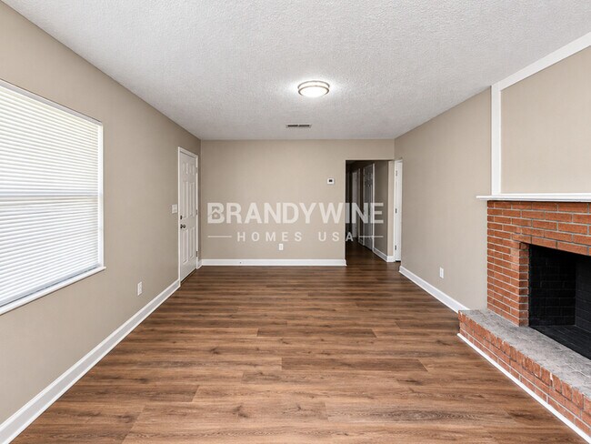Foto del edificio - 5649 Falcon St W