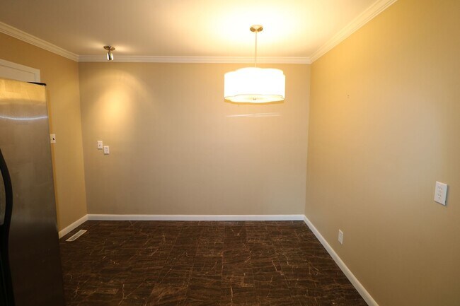 Foto del edificio - 2815 Ashwood Dr