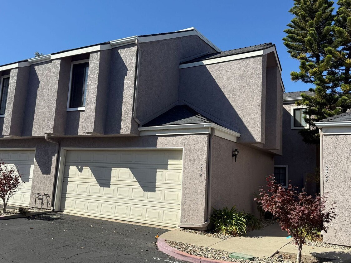 Primary Photo - 3 Bedroom Condo available in Arroyo Grande