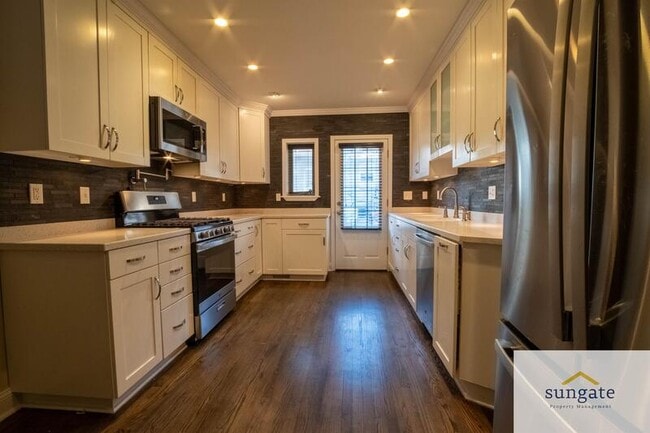 Building Photo - 509 S Curley St