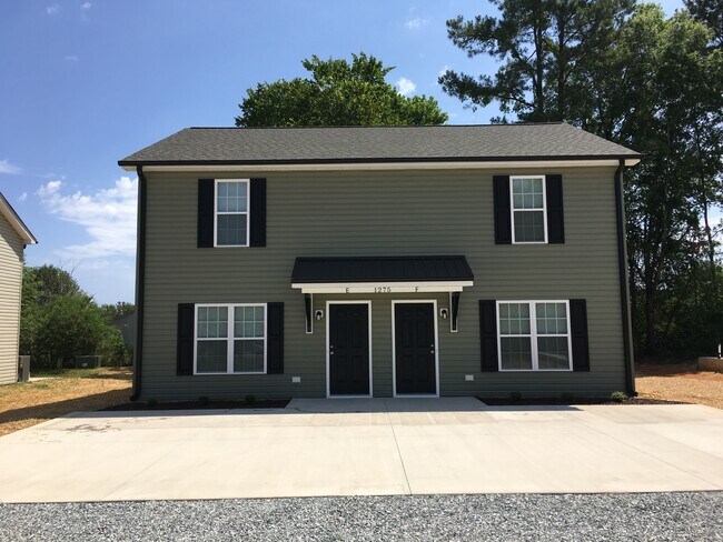 Building Photo - 1285 Mt Moriah Church Rd