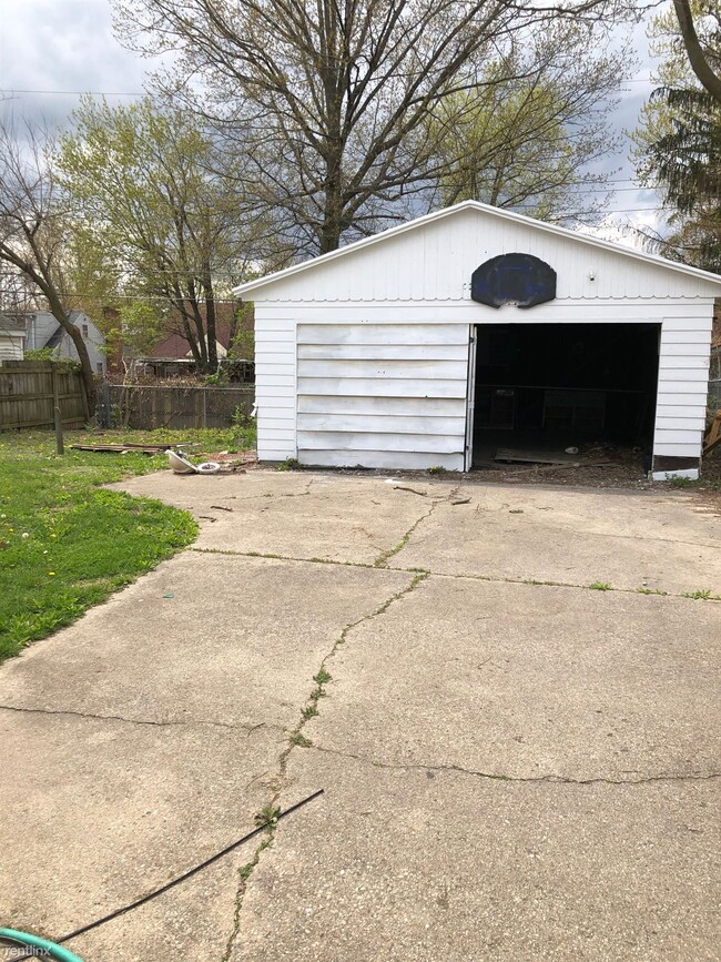 Building Photo - 3 br, 1 bath House - 1851 Kensington Drive