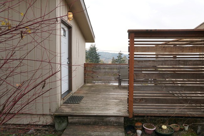 Building Photo - 550 W 25th Pl