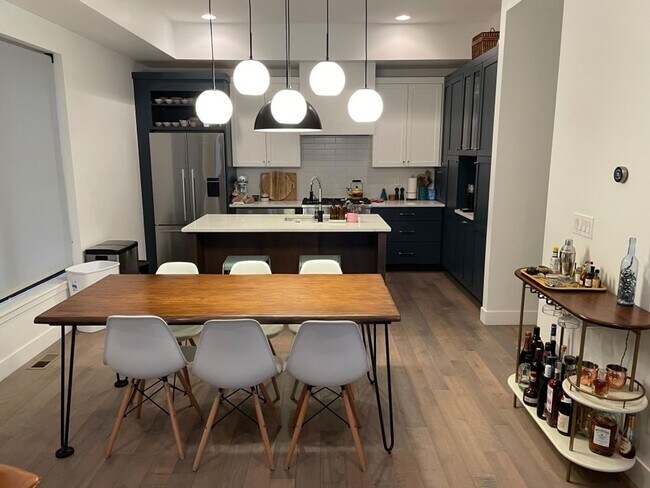 Foto del edificio - Modern 3-Bed, 3.5-Bath Home in Denver with...