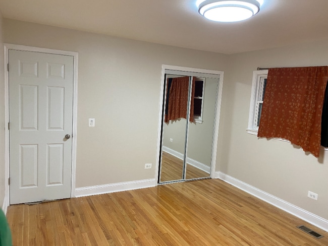 Foto del edificio - 2119 N Mason Ave