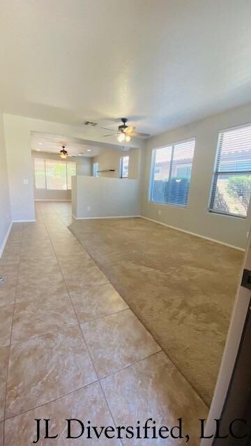 Foto del edificio - 4081 E Torrey Pines Ln