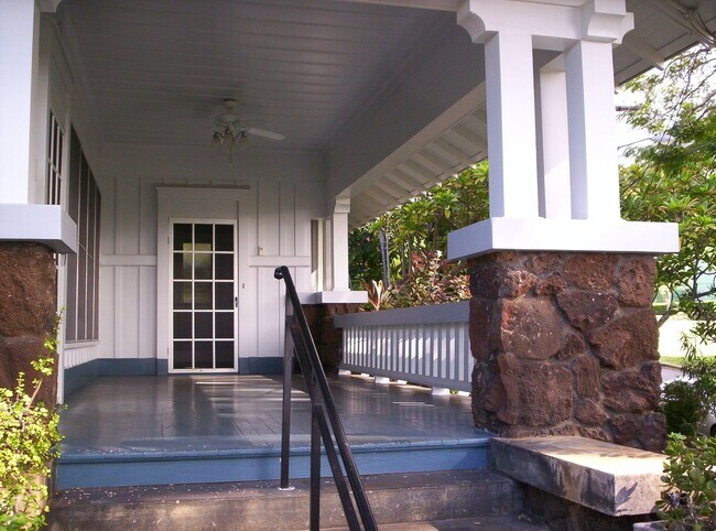 Building Photo - Make this your next home