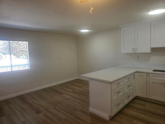 Foto del edificio - 14323 Haynes St