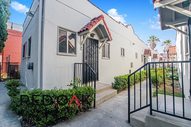 Building Photo - 424 E 20th St