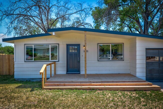 Building Photo - 9965 W Vixen Dr