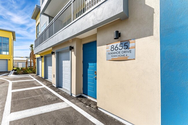 Building Photo - 8655 Ivanhoe Dr