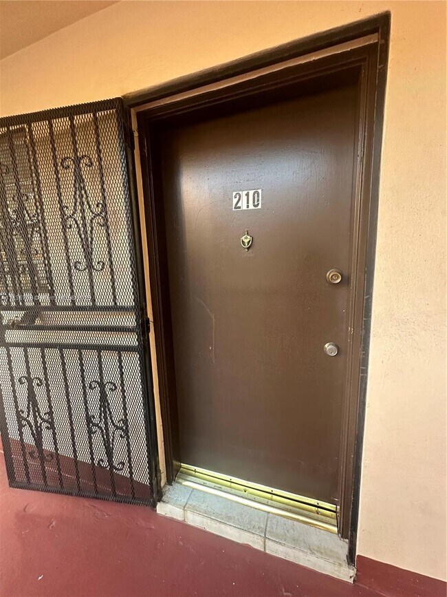 Foto del edificio - 1855 W 60th St