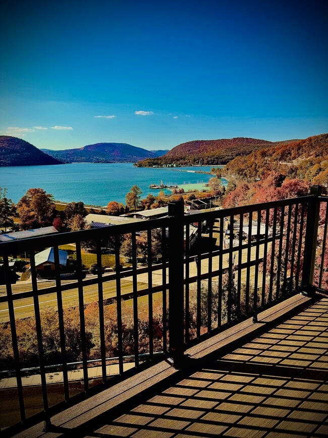 HUDSON RIVER DECK VIEW - East Point on Hudson