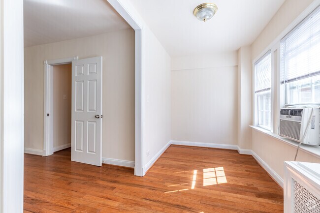 Estudio - 420SF - Miramar Apartments