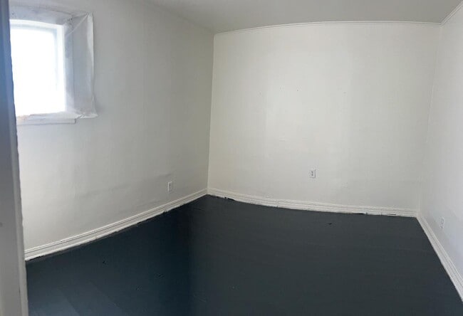 Building Photo - 813 Birch St