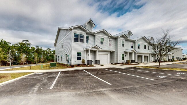 Foto del edificio - End unit!  Washer/Dryer Included! Beautiful 3 Bedroom Townhome (larger floorpan) with Screened-In...