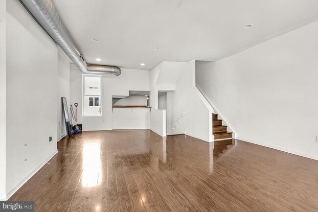 Building Photo - 1631 W Girard Ave