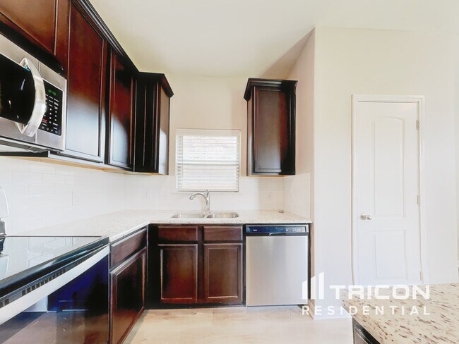 Building Photo - 216 Ryan St