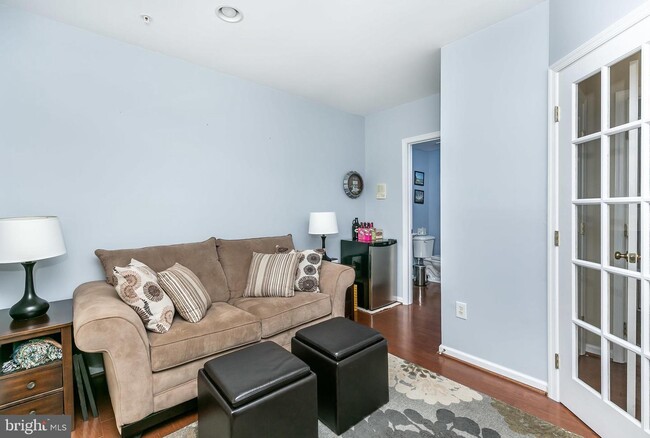 Building Photo - 5060 Cameo Terrace