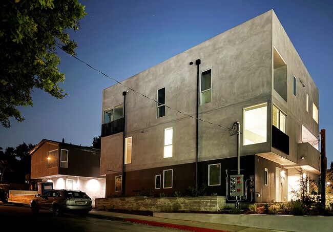 Foto del edificio - 2512 Silver Lake Blvd