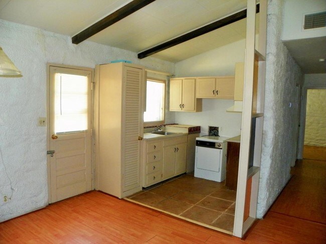 Foto del edificio - 715 Swanson Ct