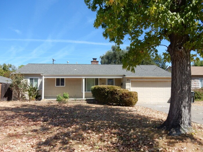 Primary Photo - 3232 Montclaire St